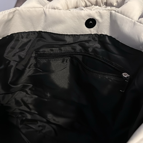 UNCG UNC Greensboro White Puffer Tote - Magnetic Clasp - Picture 7 of 8